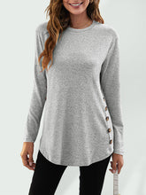T-shirt décontracté à manches longues et col rond avec boutons simples